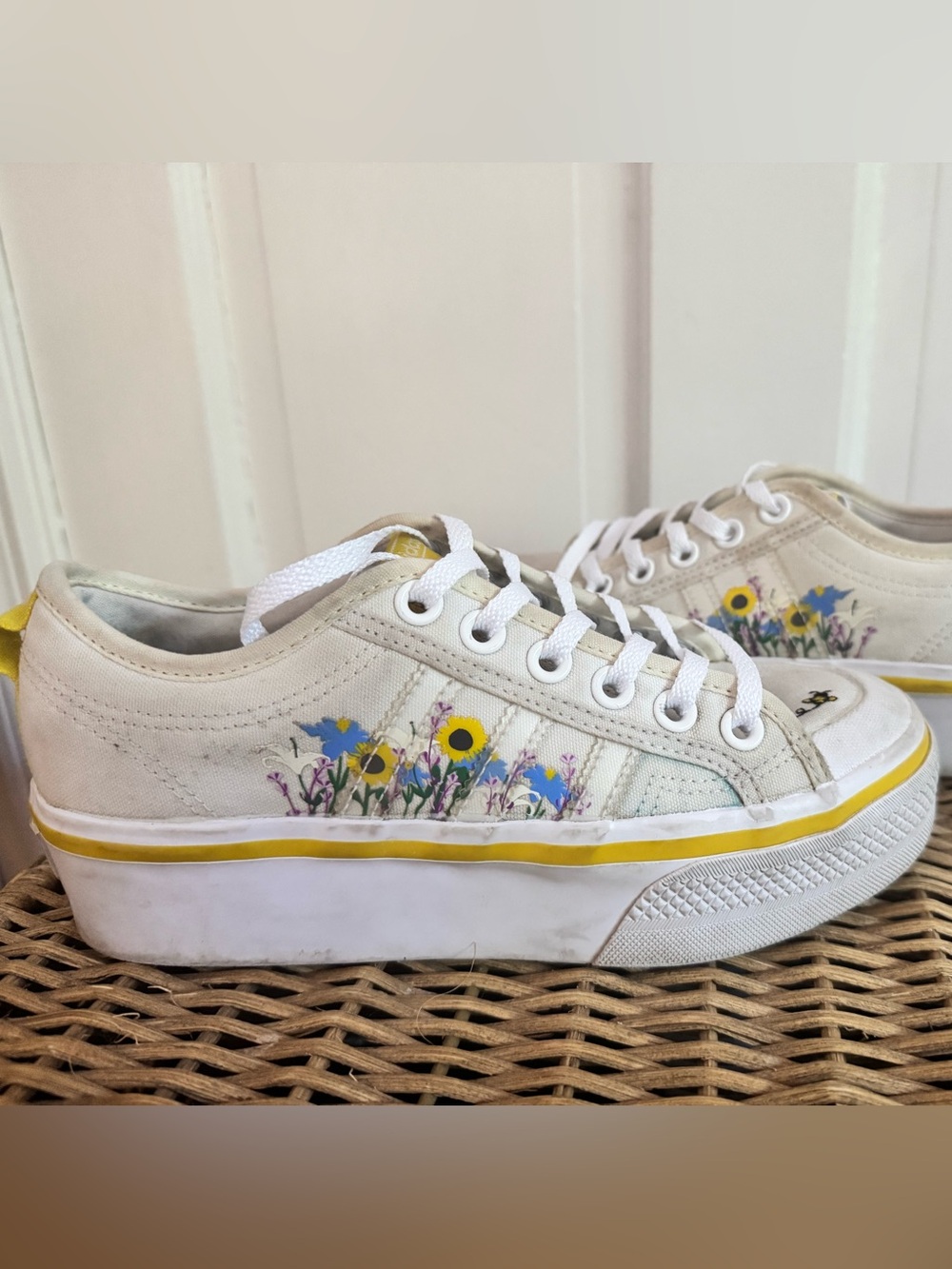 Girls Adidas White Platform Canvas Sneakers Yellow Bee Blue Floral Design